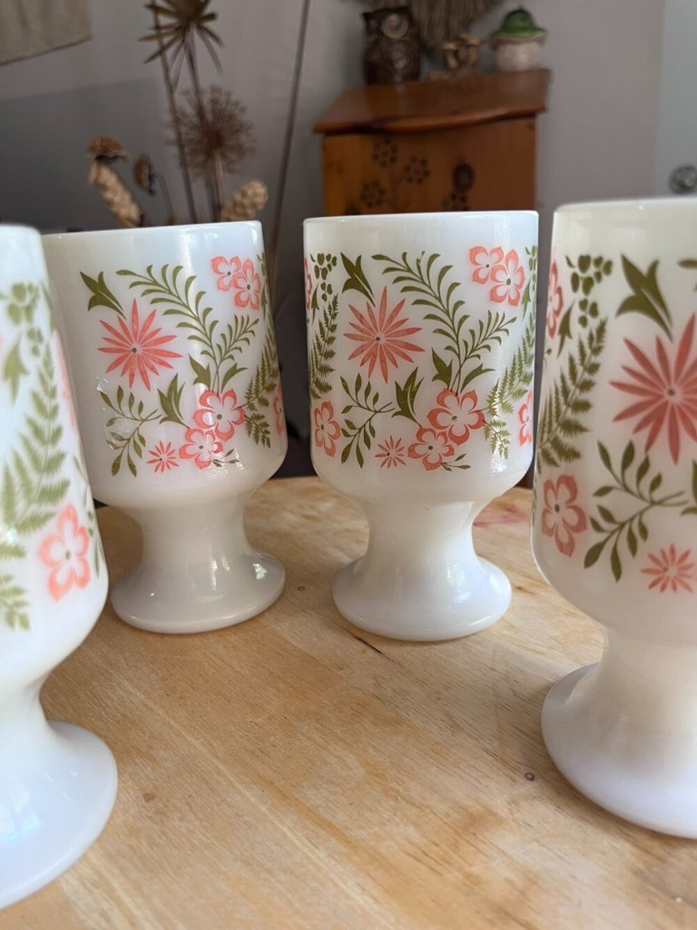 Set of 4 Vintage Anchor Hocking Fire-King Primrose Milk Glass Mugs - Picture 4 of 14